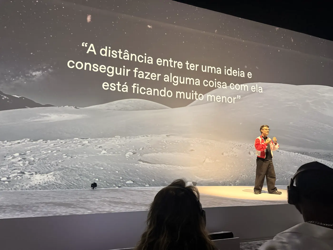 "A distância entre ter uma ideia e conseguir fazer alguma coisa com ela está ficando muito menor."