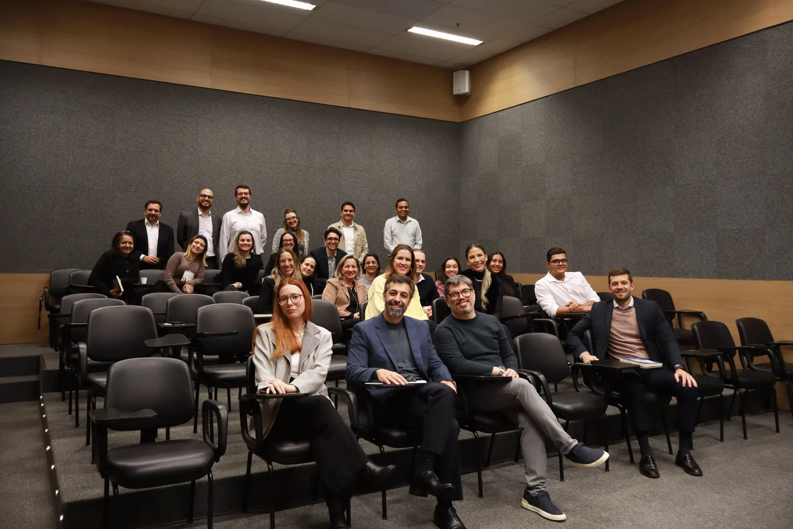 Formação executiva fechada sobre reputação em rede no LinkedIn